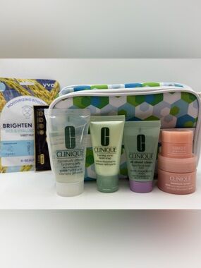 Clinique Travel Skincare Set + Cosmetic Bag & Sheet Mask